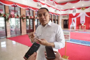 Wali Kota Surabaya Larang S...