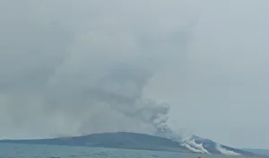 Warga, Wisatawan, dan Pendaki Dilarang Dekati Gunung Anak Krakatau dari Radius 5 Km akibat Erupsi