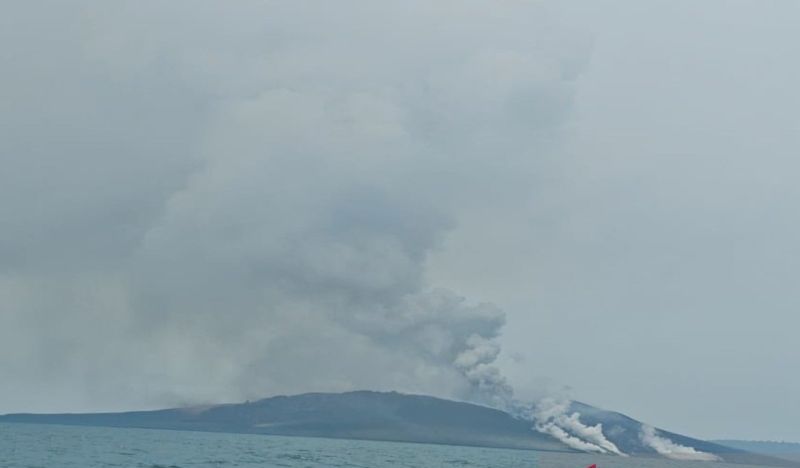 Warga, Wisatawan, dan Pendaki Dilarang Dekati Gunung Anak...
