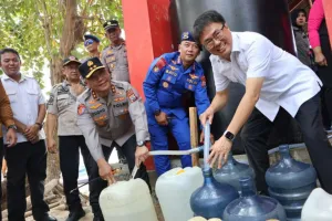 Bantuan Air Bersih untuk Wa...