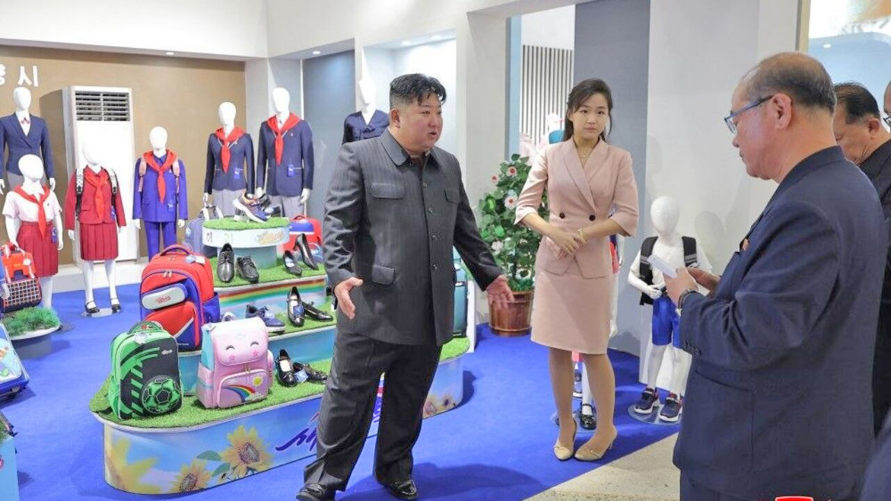Geger Rumor Meninggal Dunia, Kim Jong Un Kembali Tampil k...