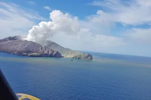 Gunung Whakaari New Zealand Erupsi, Muntahkan Abu Vulkanik dan Gas Panas