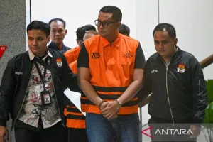 KPK Geledah Rumah Dinas Bupati Klaten, Sejumlah Dokumen dan Perhiasan Disita.