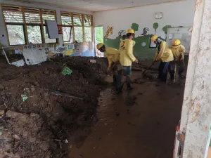  PU Terjunkan Skema Padat Karya Bersihkan Permukiman Terdampak Banjir Padang, Warga Dapat Insentif