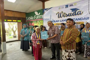 Wisuda 195 Lansia di Sleman untuk Mandiri dan Produktif