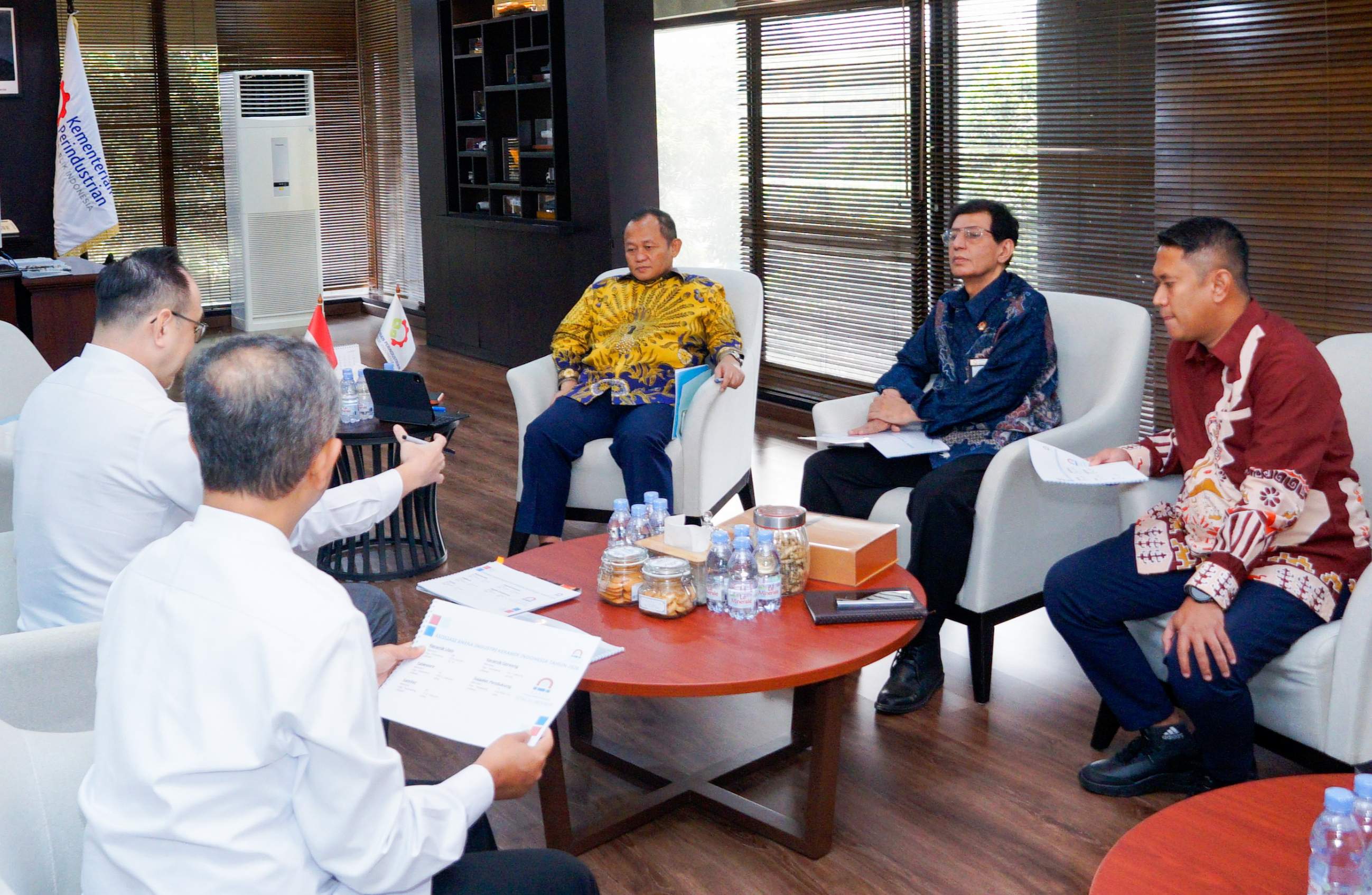 Banjir Keramik Impor Harga Murah, Menperin Sarmuji Perketat SNI dan Dorong Antidumping