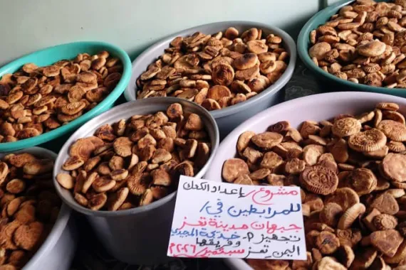 Bikin Kue Kering, Perempuan Yaman Kini Galang Dana Beli S...