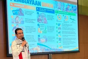 DPR Dorong UMKM Naik Kelas,...