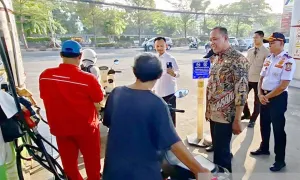 Isu Kelangkaan BBM Menghantui Warga, Wali Kota Bekasi Cek Langsung Pasokan SPBU