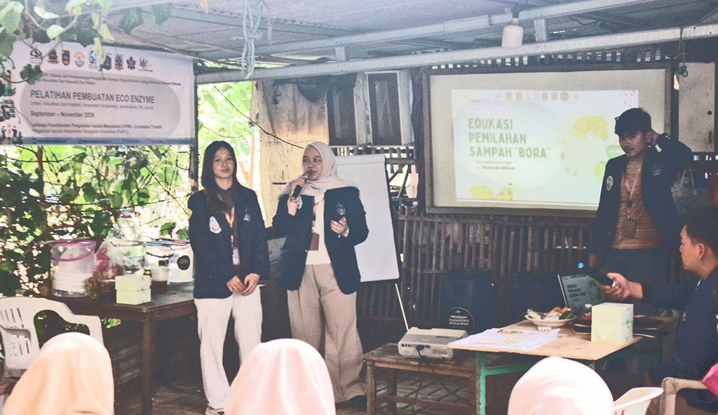 Mahasiswa Universitas Trisakti Bantu Warga Duri Kosambi Mengolah Sampah