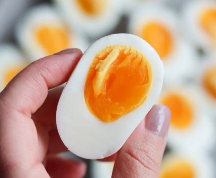 Mau Ngemil Sehat? Ini 12 Alternatif Camilan Protein Tingg...