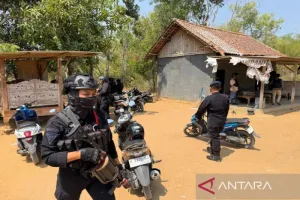 Polisi Buru Jaringan Pengedar Sabu di Desa Campor Pamekasan, Pengelola Bilik Ditangkap.