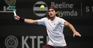 Tsitsipas Melaju ke Perempa...