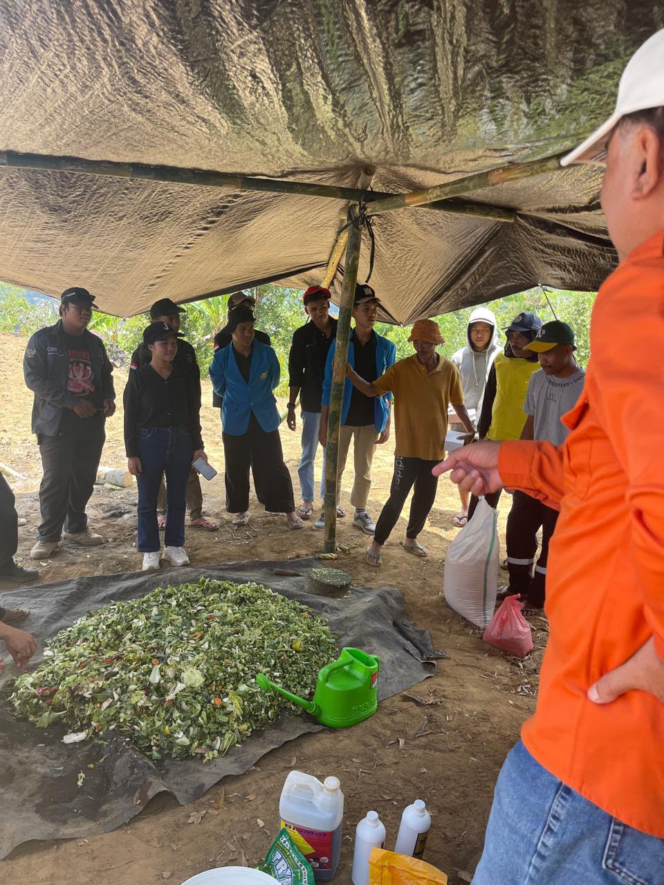 Kampus Tak Hanya di Ruang Kuliah, FSPT Unwar Bantu Atasi Masalah Petani Buleleng