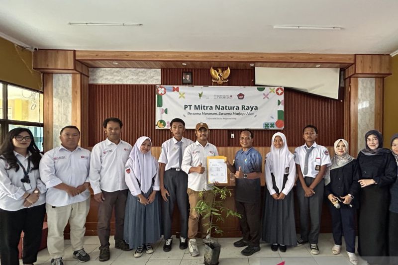 Kebun Raya Cibodas Salurkan 172 Tanaman ke SMKN 1 Cipanas...