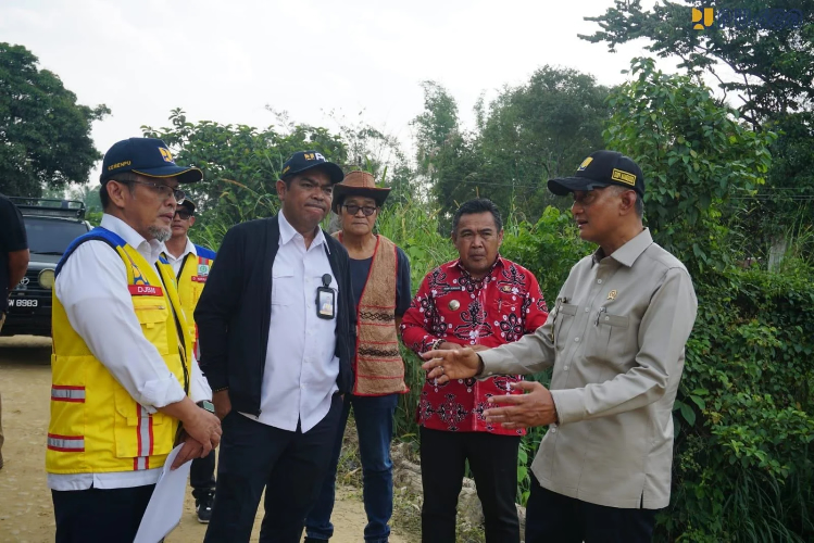 Kementerian PU Percepat Pembangunan Jalan Perbatasan Kali...