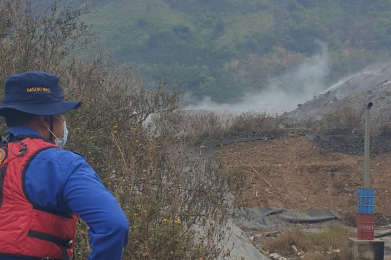 Pemkab Garut Hentikan Tanggap Darurat Kebakaran TPA Pasir...