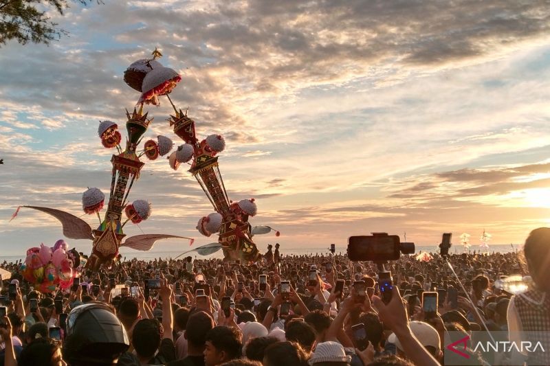 Pemkot Pariaman Kembali Usulkan Festival Hoyak Tabuik Masuk KEN 2027 Kemenpar.