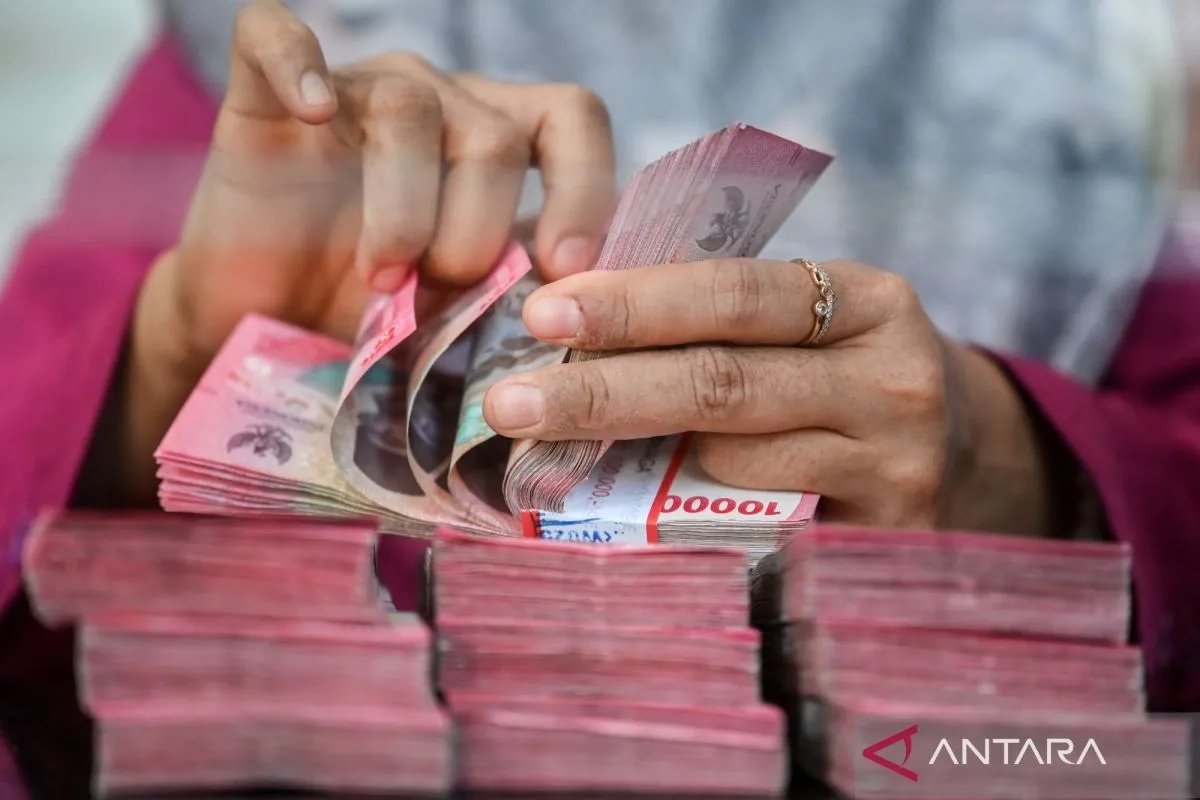 Rupiah Hari Ini Melemah Dipengaruhi Lonjakan Tajam Harga Minyak Global