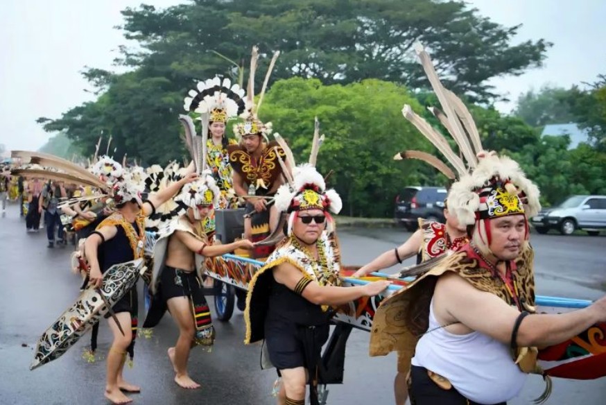 Karnaval Budaya Irau Malinau Memperkuat Persatuan Masyarakat di Perbatasan