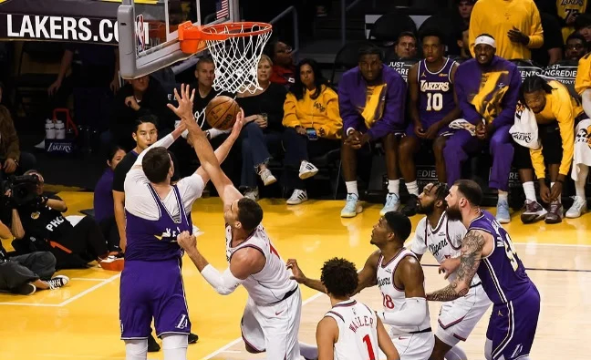 LA Lakers Bangkit Kalahkan LA Clippers