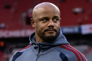 Mengejutkan! Vincent Kompany Tiba-Tiba Pingsan, Pelatih Bayern Muenchen Ini Dilarikan ke Rumah Sakit
