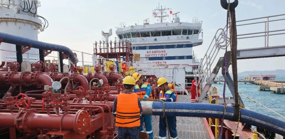 Pertamina Patra Niaga Perkuat Pasokan BBM Pertalite di La...