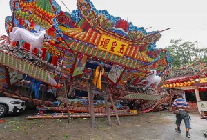 Badai Tropis Champi Terjang Tiongkok