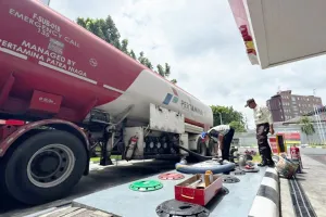 Bebas Kelangkaan, Pertamina Banjiri Tuban dan Surabaya Pakai Stok BBM Melimpah