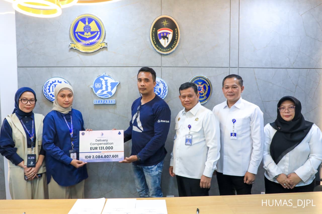 Kemenhub Fasilitasi Penyerahan Asuransi Dua Pelaut Indone...