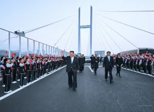 Kunjungi Tiongkok, Kim Jong Un Seberangi Jembatan Baru Sungai Yalu Penghubung Kedua Negara