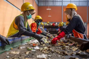 Meningkatkan Kapasitas Pengolahan Sampah di TPST Sentiong