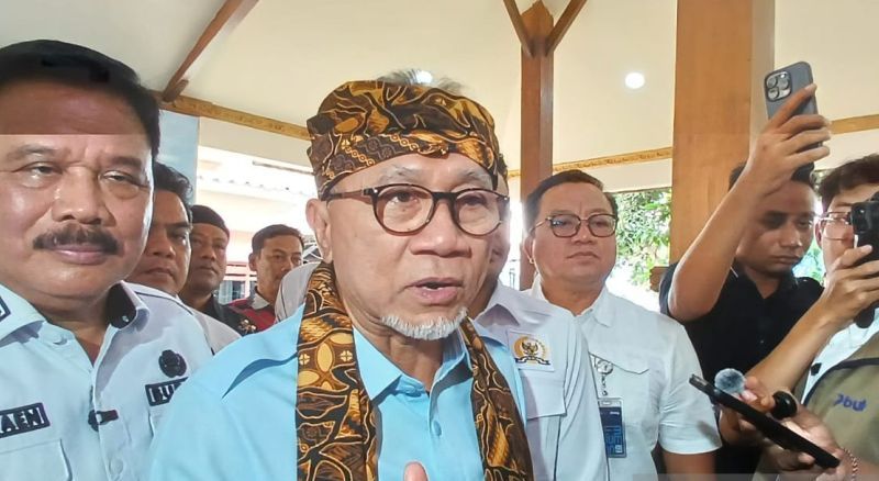 Menko Pangan: Pemerintah Salurkan Bantuan Beras kepada 33...