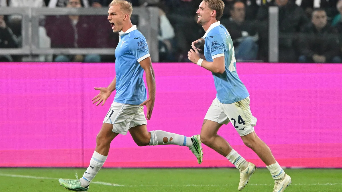 Serie A Italia: Lazio Puncaki Klasemen,  Roma Bangkit dan Paksa Napoli Bermain Imbang 3-3