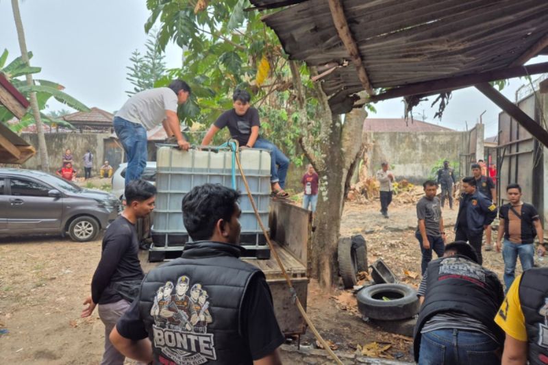 Terungkap! Penimbunan 3,3 Ton BBM Bersubsidi di Rejang Le...