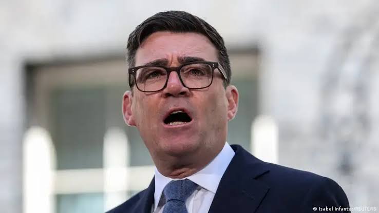 Andy Burnham Ingin Inggris ...