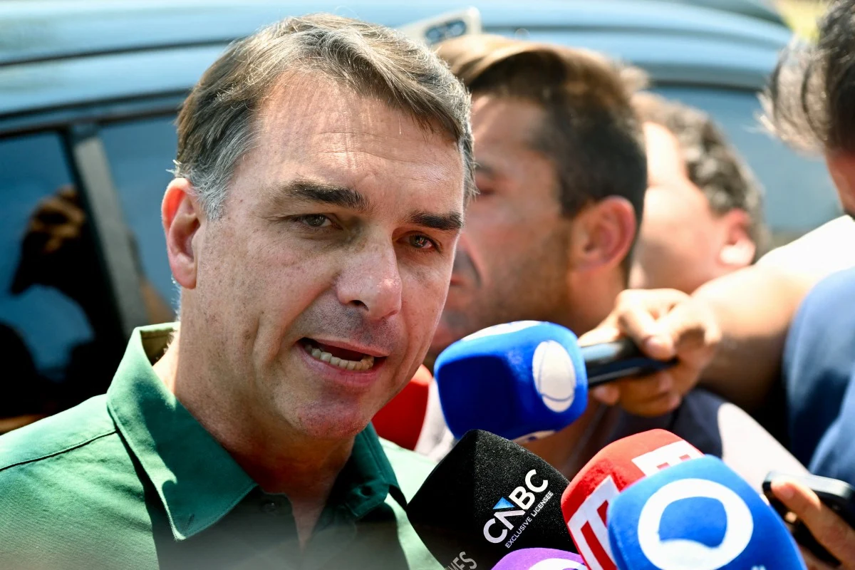 Flavio Bolsonaro Tak Terima Dikalahkan Lula, Tuntut Pemil...