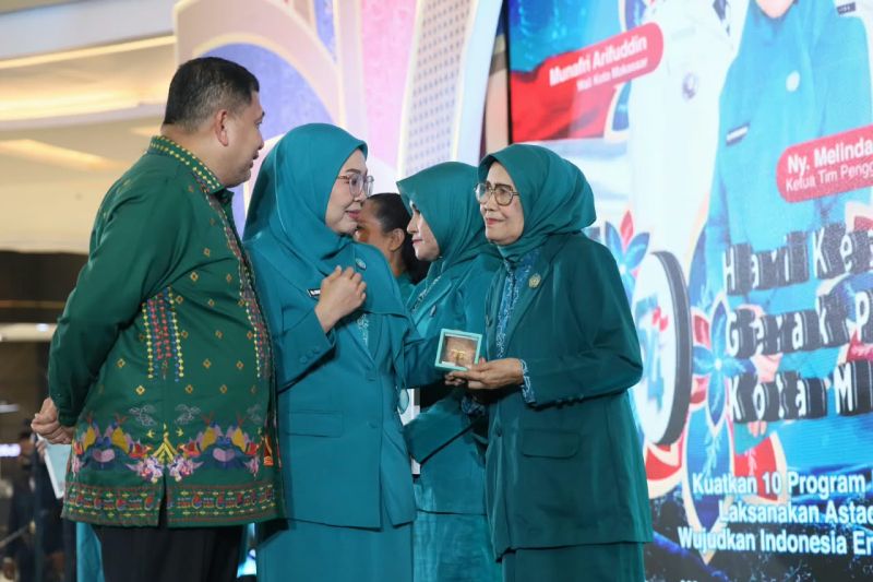 Membanggakan! Tujuh Kader PKK Makassar Terima Penghargaan...