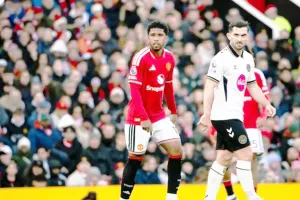 Old Trafford Runtuh, Manche...
