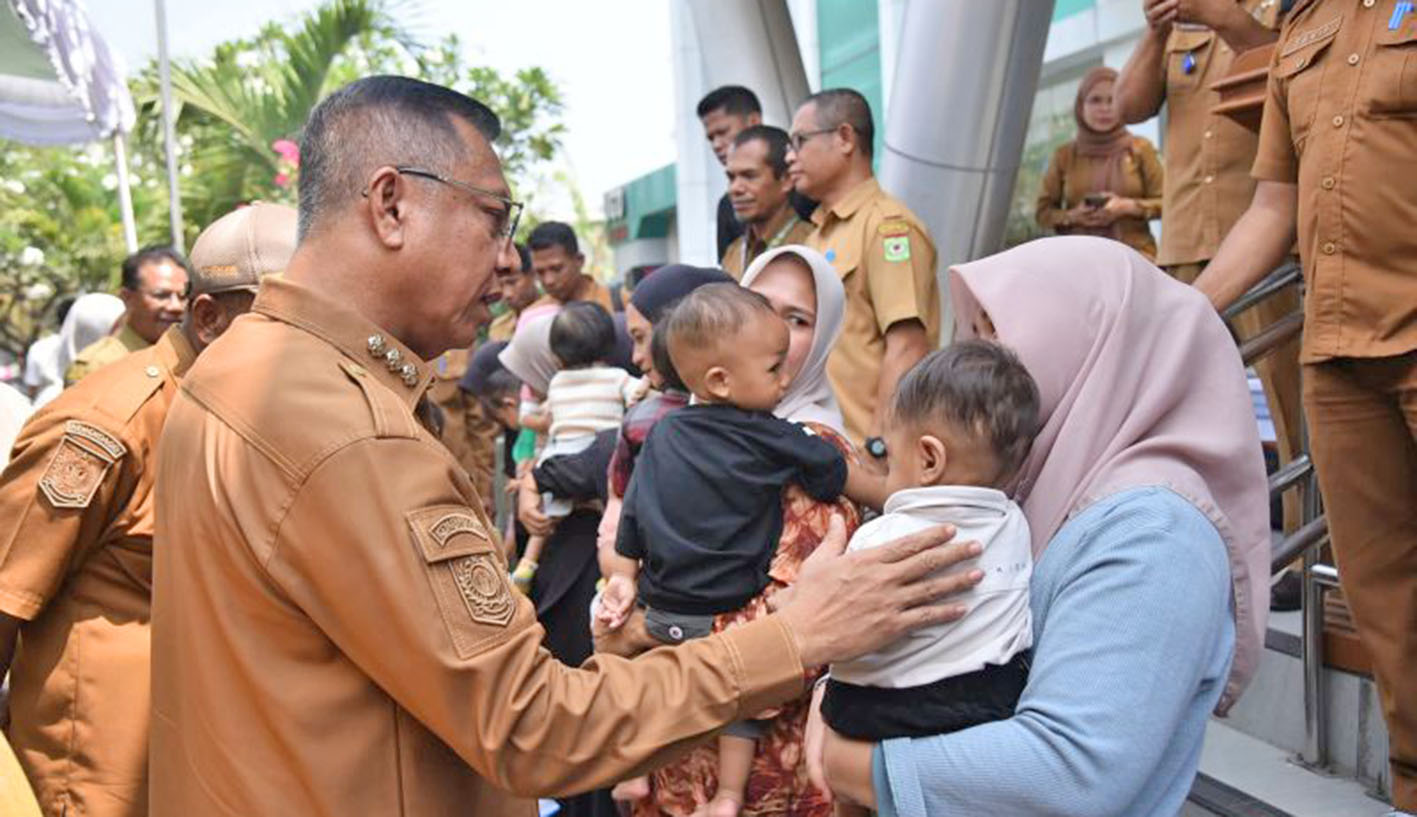 Tiga Ton Beras Diberikan Bagi 300 Anak Berisiko Stunting