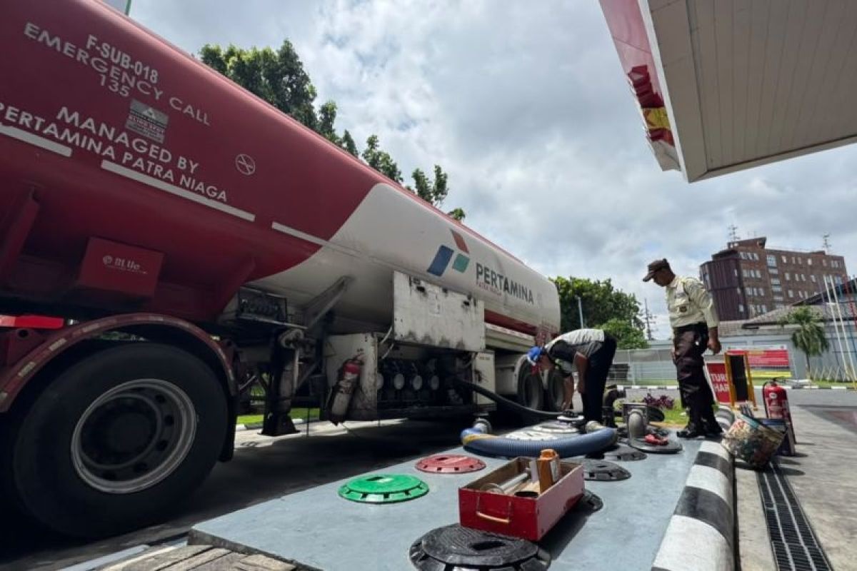 Amankan Stok BBM Jatim, Pertamina Pasok Puluhan Juta Liter Solar hingga Pertamax Secara Bertahap