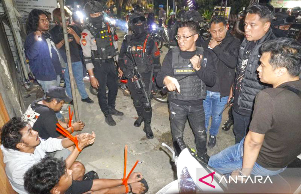 Lagi-lagi Polisi Tangkap Tujuh Bandar Narkoba saat Gerebek Kampung Ambon