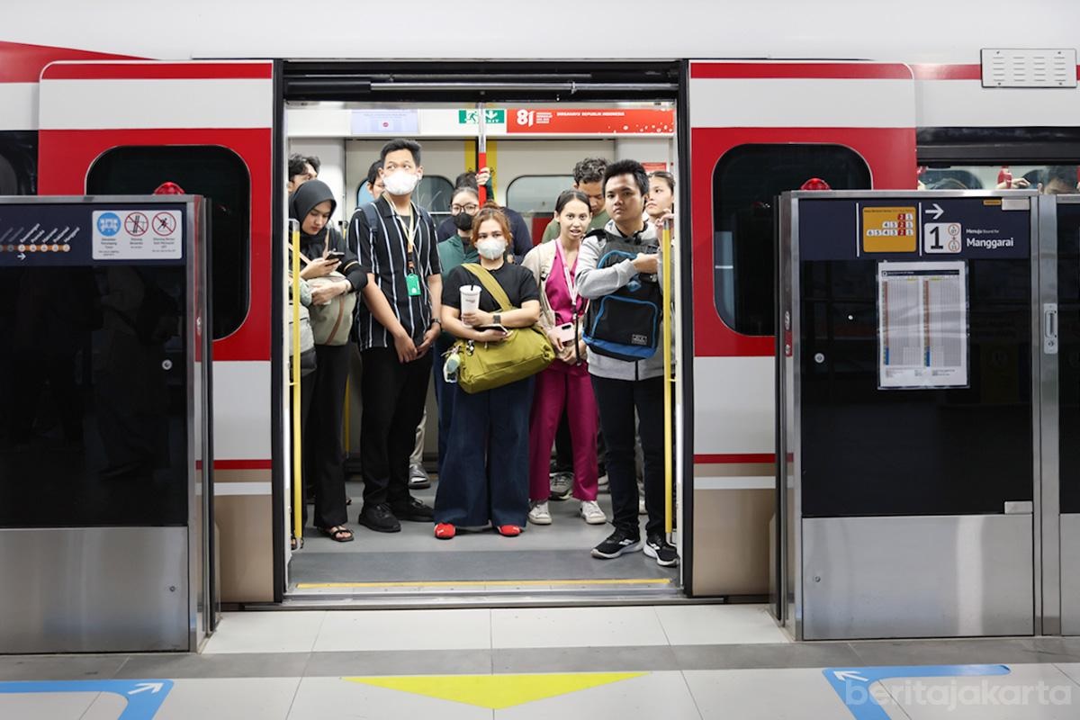 Transportasi Publik Jakarta Makin Terhubung, Kapasitas LRT Harus Ditambah 