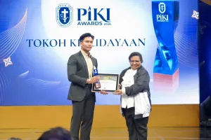 Wamendagri Ribka Haluk Serahkan Penghargaan Tokoh Kebudayaan pada PIKI Awards 2026.