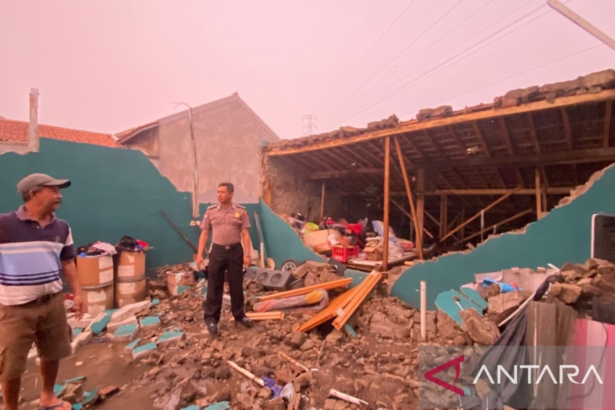 Angin Puting Beliung Menerjang Tiga Desa di Bandung Barat, 520 Rumah Rusak