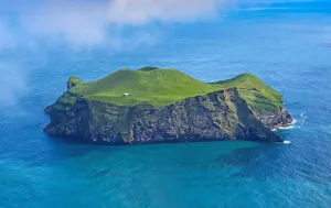 Ból, Rumah Paling Sepi di Dunia yang Berdiri Sendiri di Pulau Terpencil Islandia