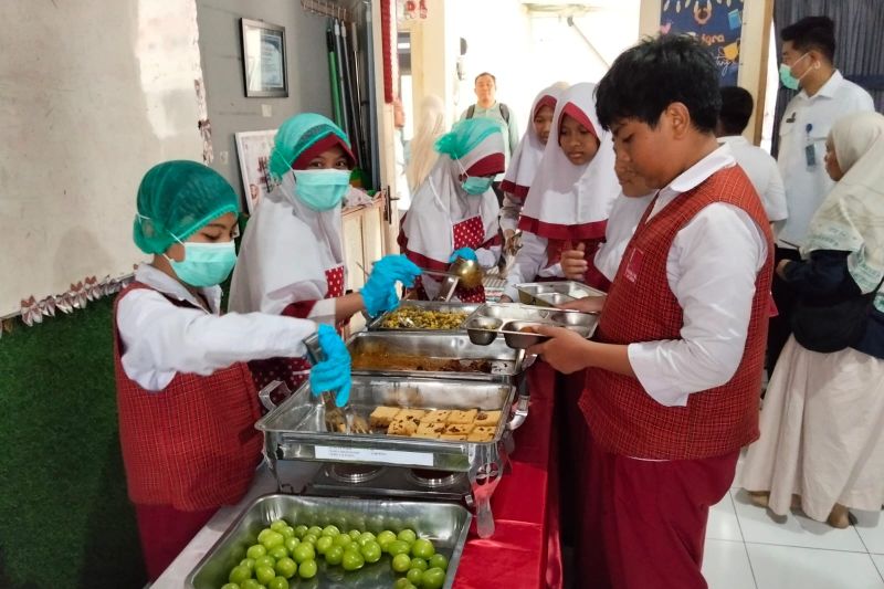 BGN Mulai Uji Coba MBG Prasmanan Tahap Dua 