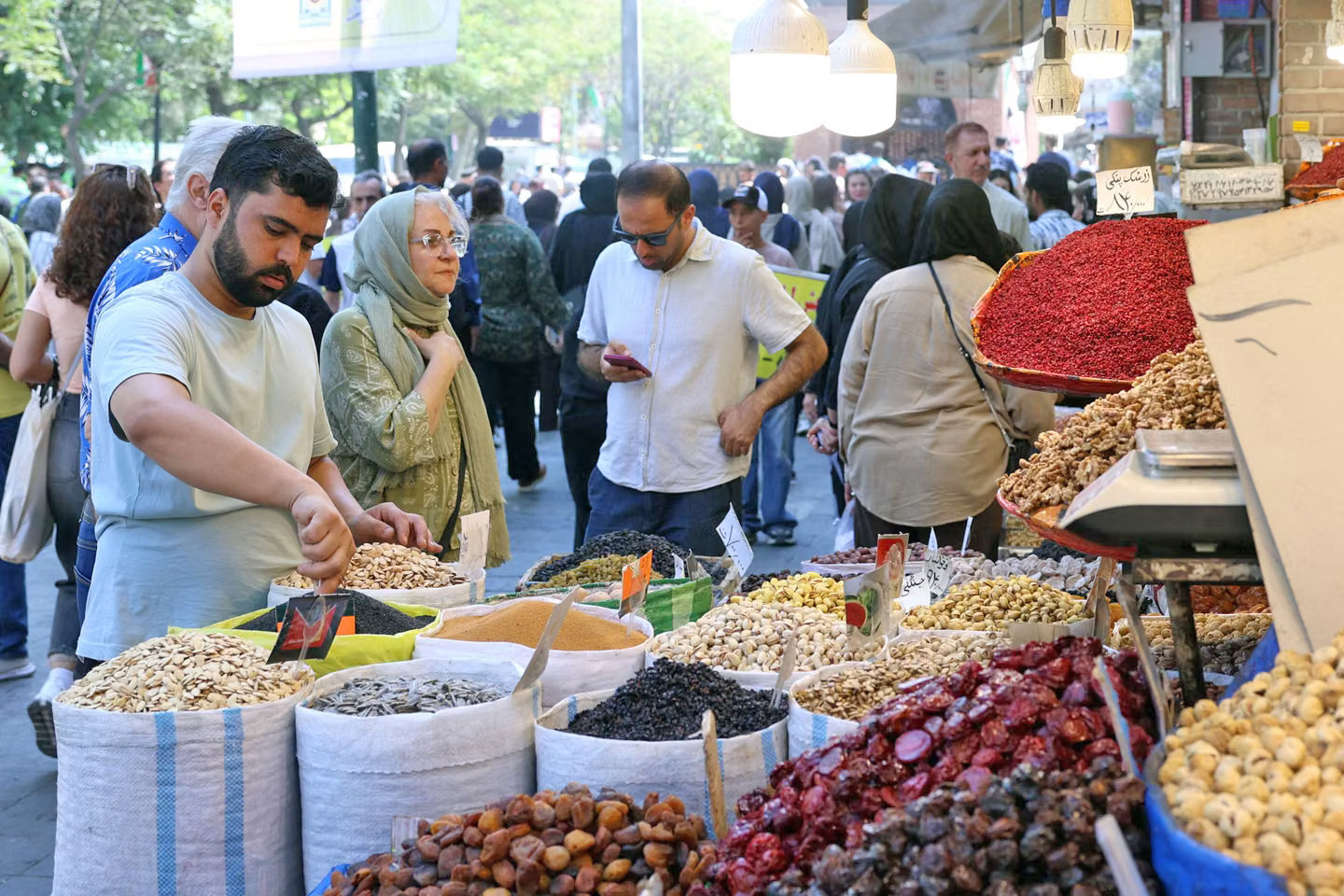 Iran Jinakkan Inflasi untuk Redam Sanksi AS