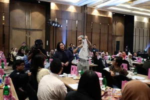 Dukung Sustainable Fashion, Mangkuluhur ARTOTEL Suites dan Didiet Maulana Gelar Workshop Kreatif 