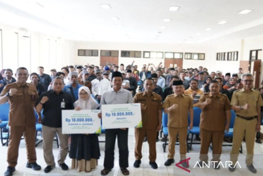 Pemberian Perlindungan Keselamatan Kerja kepada 18 Ribu Petani di Bangkalan